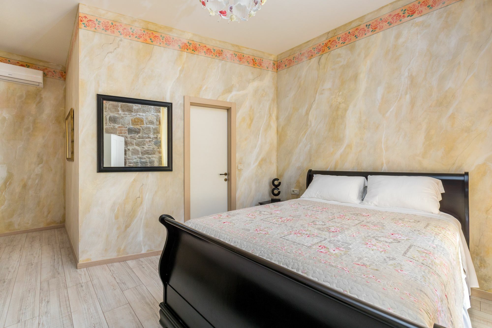 เปรียตรา รอสซา Hotel สปลิท ภายนอก รูปภาพ